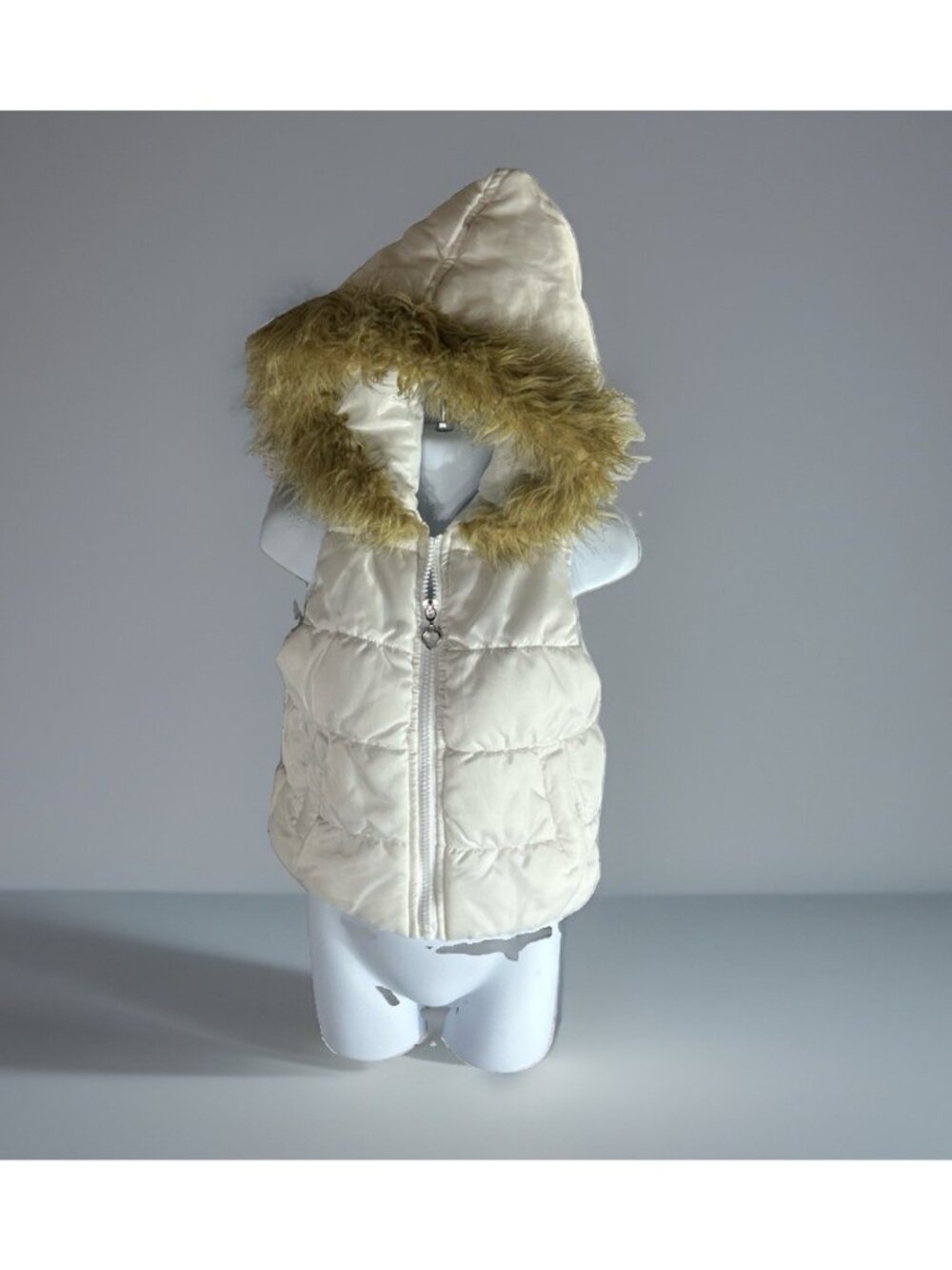 Joujou Girls Size 2T White faux Fur Hooded Puffer Vest Zip Up Coat with pockets